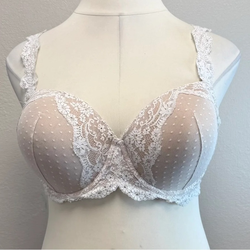 Victoria's Secret White Polka Dot Lace Lined Demi Bra - Size 40DDD